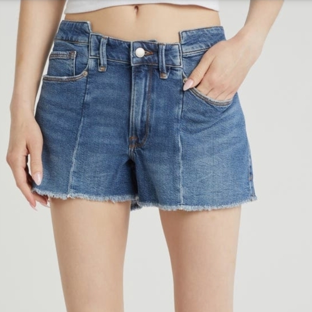 Good American Classic Blue Jean Shorts